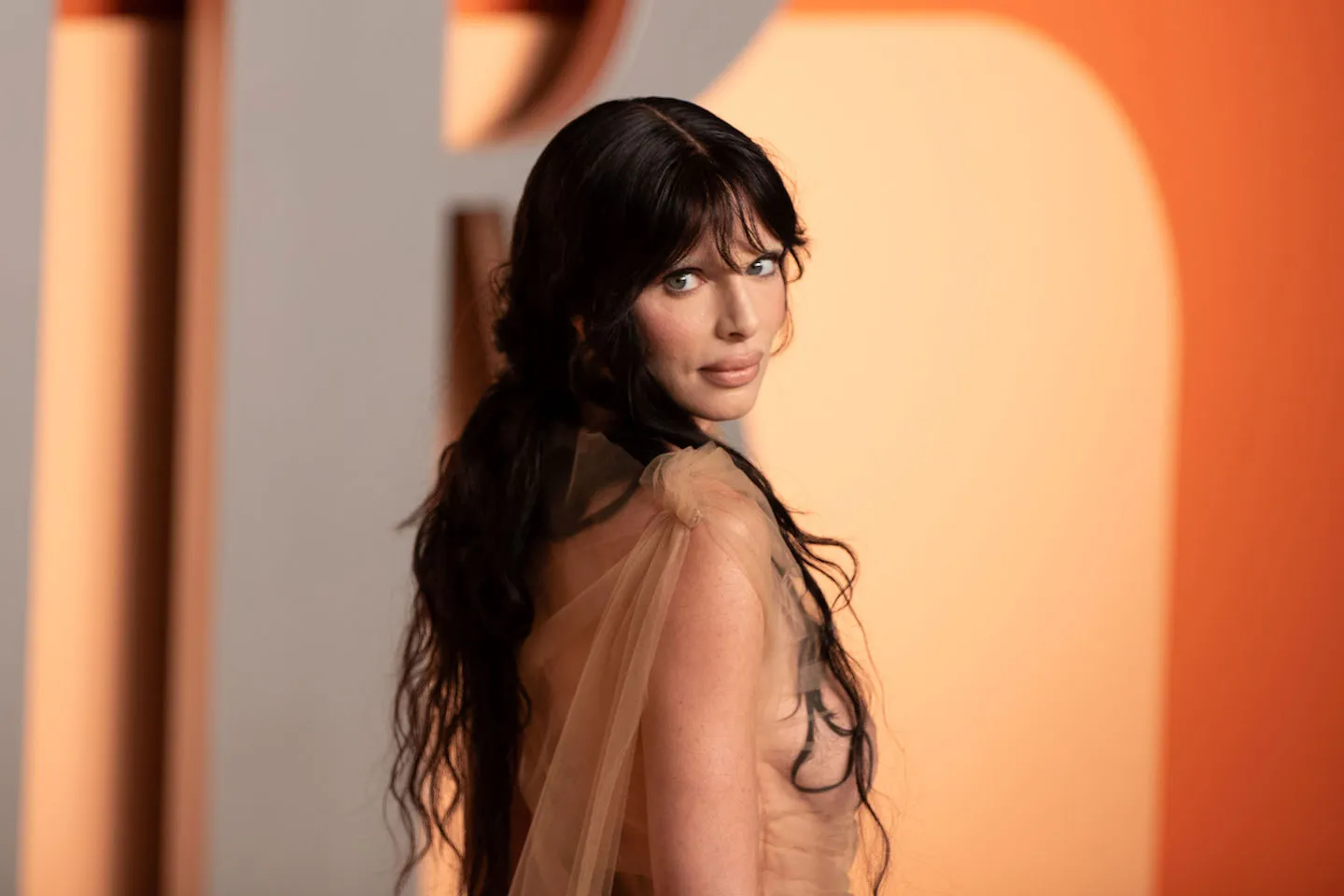 Julia Fox looking over her shoulder at the 2025 Vanity Fair Oscar Afterparty