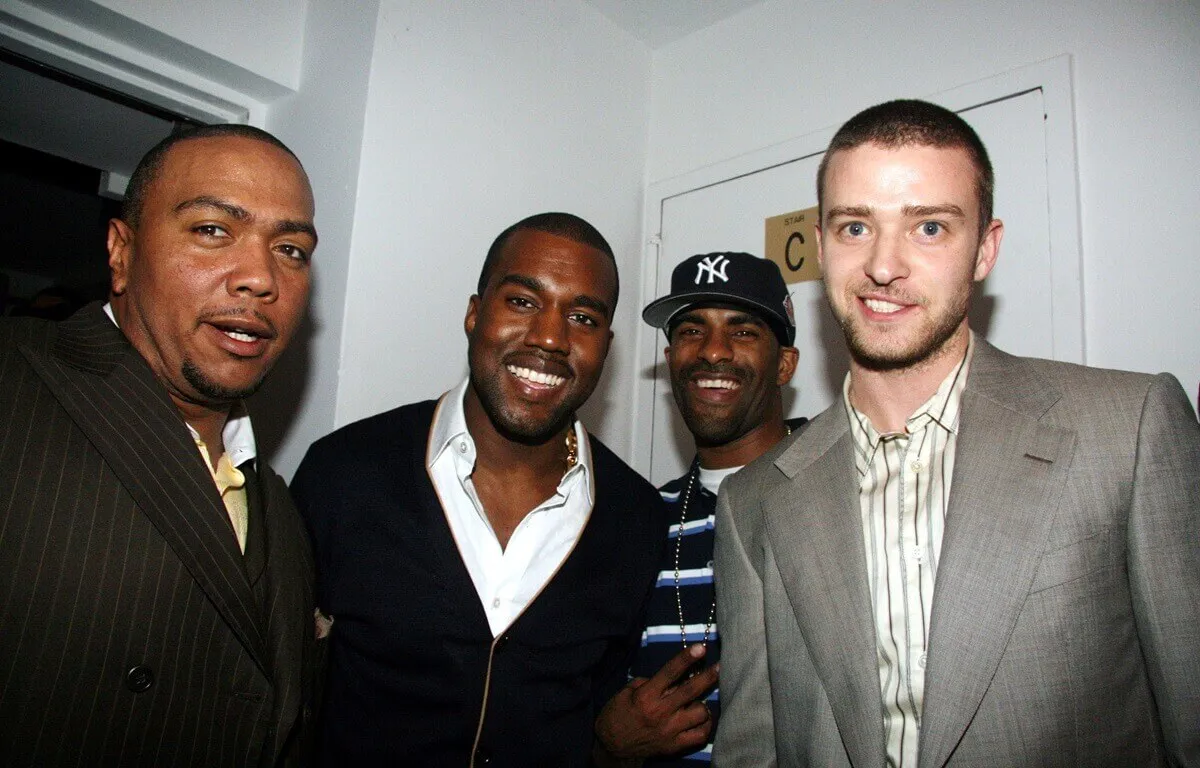 Kanye West posing alongside Timbaland, DJ Clue and Justin Timberlake at the 2006 Music Video Awards.