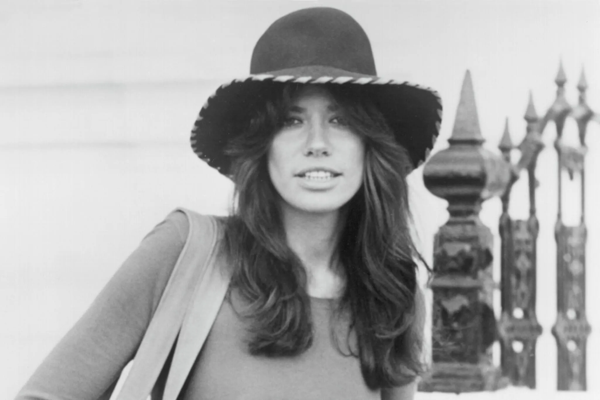 "You're So Vain" singer Carly Simon in a hat